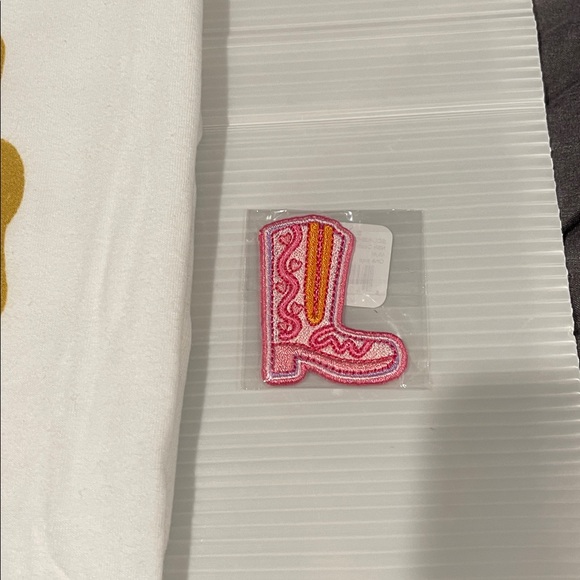 White T-Shirt with Gold Hair Graphic one of a kind exclusive in her hotel - Picture 3 of 7